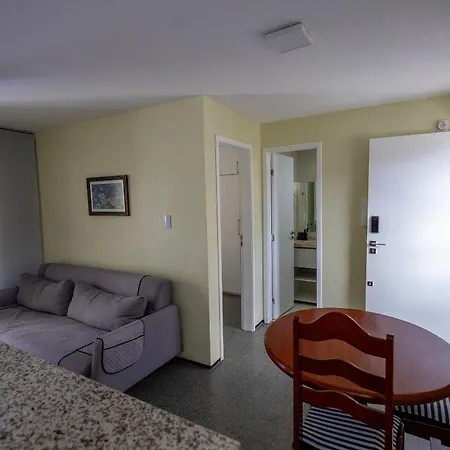 Flat 2 Quartos No Local De *
